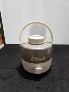 lot 8744 image: coleman beverage cooler