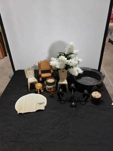lot 8748 image: lot of collectibles