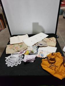 lot 8750 image: lot of linens