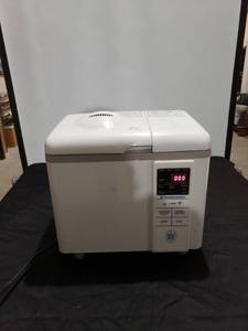 lot 8758 image: toastmaster bread machine