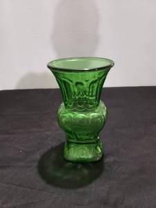 lot 8792 image: Green glass vase