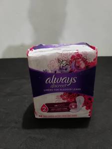 lot 8800 image: factory sealed always panty liners