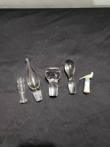 lot 8808 image: lot of 5 bottle stoppers