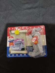 lot 8834 image: right the elephant ty beanie in box
