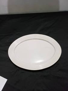 lot 8840 image: Pampered Chef cream platter
