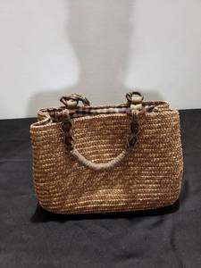 lot 8847 image: straw purse