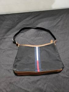 lot 8864 image: Tommy Hilfiger purse