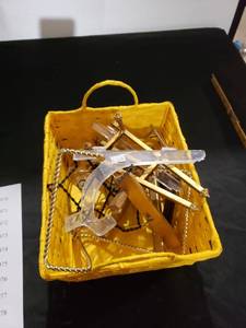 lot 8960 image: lot of plate hangersstands