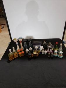 lot 8961 image: lot of SP shakers