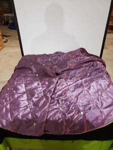 lot 8986 image: purplegold satin tree skirt