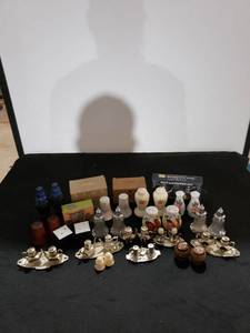 lot 8996 image: lot of SP Shakers