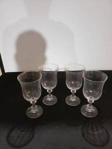 lot 9007 image: set 4 XL wine glasses