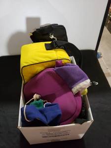 lot 9189 image: lot of bags