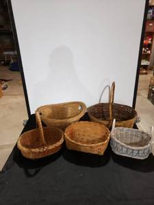 lot 9190 image: lot of baskets