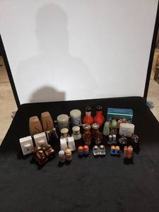 lot 9194 image: lot of SP shakers