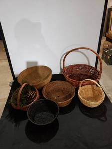 lot 9205 image: lot of baskets