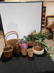lot 9207 image: lot of baskets