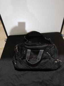 lot 9211 image: Reebok duffle bag
