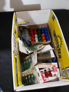 lot 9226 image: lot of C-9 replacement bulbs