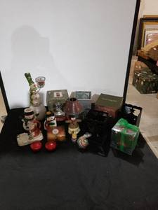 lot 9232 image: lot of Christmas candlesholders