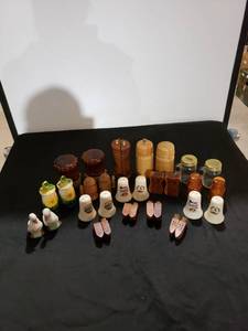 lot 9245 image: lot of SP shakers