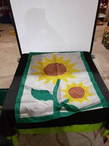 lot 9248 image: Sunflower garden flag