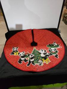 lot 9261 image: retro panda tree skirt