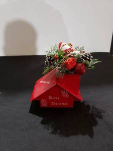 lot 9265 image: retro metal Christmas decor