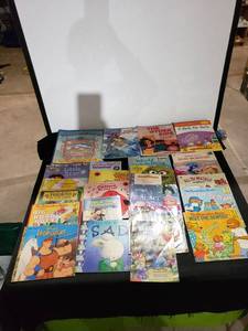 lot 9272 image: lot of Kids books