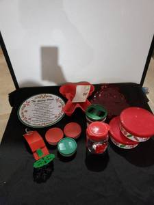 lot 9278 image: lot of Christmas plasticware