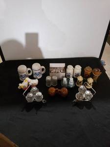 lot 9285 image: lot of SP shakers