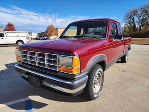 lot 5910 image: 1990 Ford Ranger XLT, Maroon