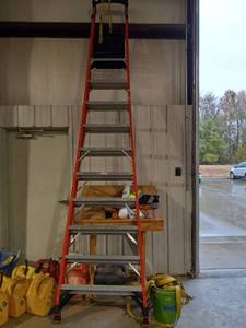 lot 29775 image: Werner 10 ft. Fiberglass Podium Step Ladder 300lb Capicity PDIA10(right)