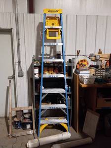 lot 29778 image: WERNER FIBERGLASS STEP LADDER , 250-Lb. Capacity, Model# 6006