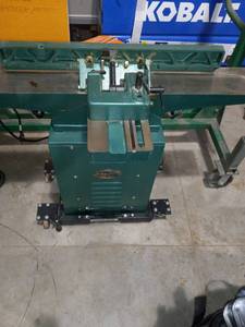 lot 29787 image: Grizzly G1182 6 x 47 wood jointer
