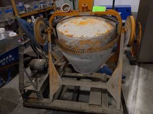 lot 29789 image: Montgomery ward cement mixer