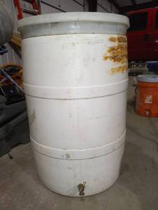 lot 29795 image: 55 Gal plastic barrel