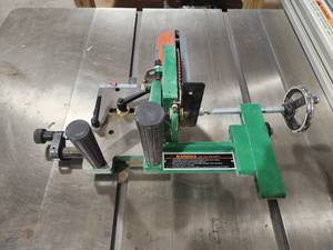 lot 29823 image: Grizzly Tenoning Table Saw Clamp Jig&nbsp