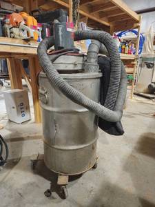 lot 29850 image: DUST Master Model 50