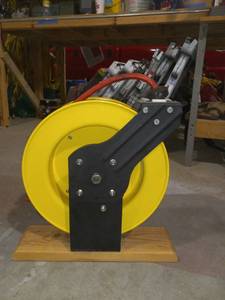 lot 29869 image: 38x25 Auto Rewind Retractable Air Compressor Hose Reel 300 PSI Garage Tool
