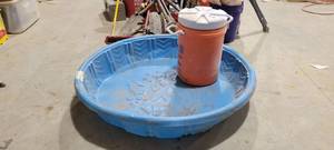 lot 29887 image: Rubbermaid Cooler and a 42in Kids Swimming Pool