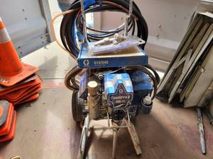 lot 10559 image: Graco FinishPro II 395 PC 3300 PSI  0.47 GPM Air-Assisted Airless Sprayer - Cart