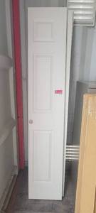 lot 13933 image: 4 White Closet Doors W Knobs