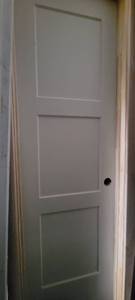lot 13945 image: Lot of 2 White Doors