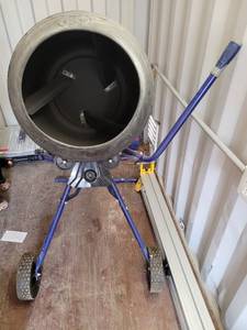 lot 13964 image: Kobalt 4-cu ft-cu ft 0.5-HP Cement Mixer