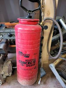 lot 13970 image: Chapin 3.5 Gal. Industrial Concrete Open Head Sprayer(model1949)