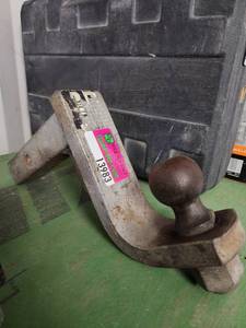 lot 13983 image: Trailer Hitch 12,000lb Load Capacity