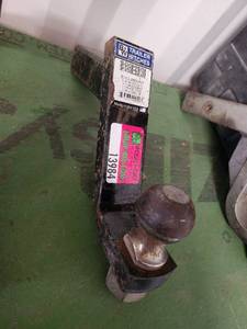 lot 13984 image: B&W Trailer Hitch 16,000 land Capacity