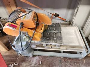 lot 13990 image: Chicago 10 Tile Saw Model 95385