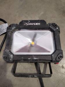 lot 29944 image: husky Portable work light